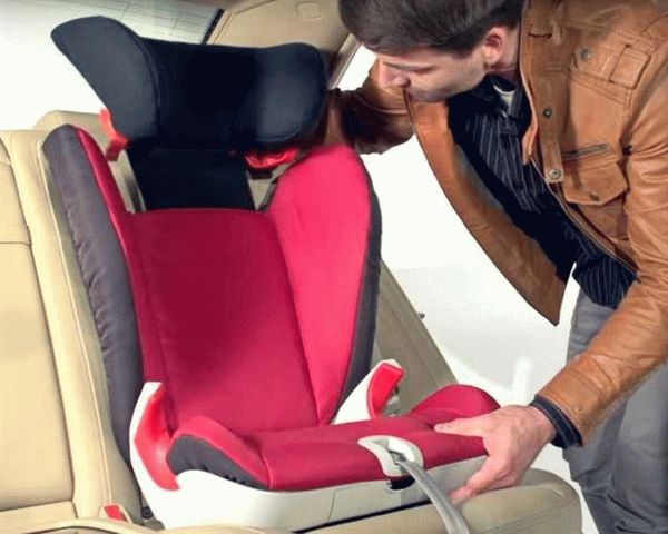 Как правильно пристегнуть детское кресло в машине?