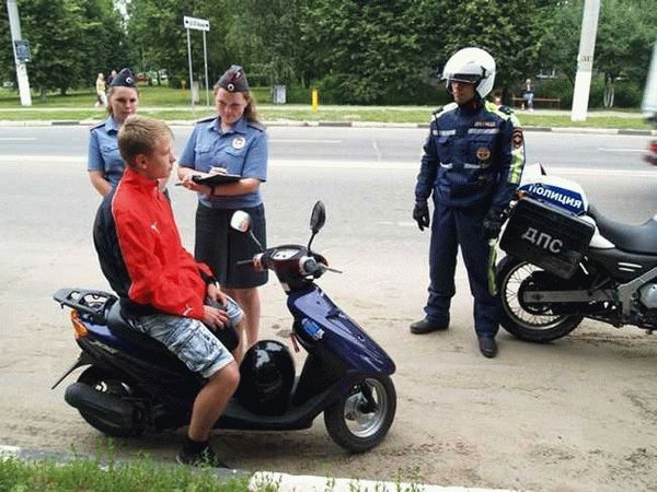 Штрафы за нарушения правил перевозки пассажира на мотоцикле